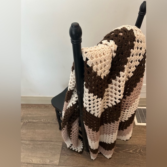 Handmade Granny Chunky Knjt Blanket Cream Brown Stripes Square Pattern Large  5’ - Picture 2 of 4